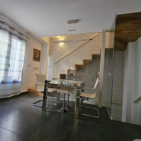 Center Design House *